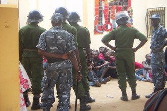 Affrontements entre policiers et étudiants à  l'EAMAU