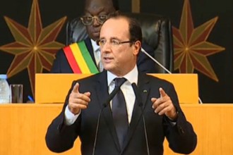 A Dakar, François Hollande puise sur lÂ’hymne national Sénégalais !