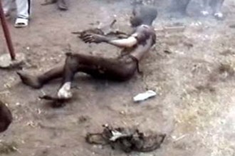 Quatre voleurs brulés vifs