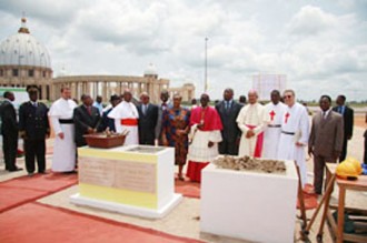 Mgr Paul Ahouana accuse la Cei pour le retard de la présidentielle