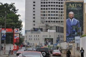 Le Gabon instaure la journée de travail continue.