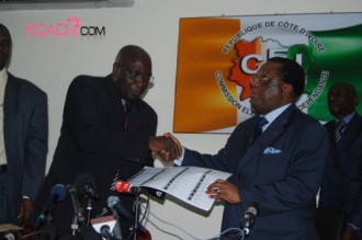 Une liste provisoire de 5,7 millions de pétitionnaires remise à  la Cei