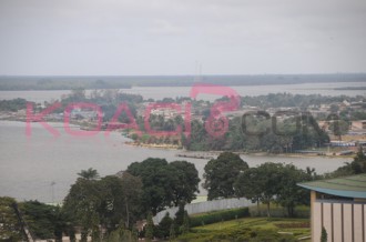 COTE D'IVOIRE : Une navette militaire coule à  Abidjan