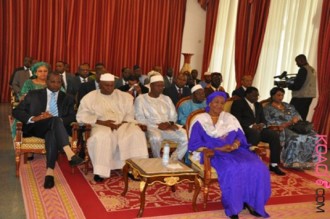 MALI: Conseil des ministres : ATT limoge encore et nomme des femmes 