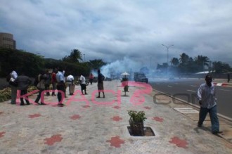 TOGO : Bodjona arrêté, ses partisans manifestent devant la gendarmerie