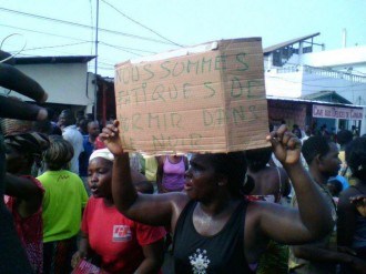 COTE D'IVOIRE: Mécontentes de la CIE, des femmes paralysent lÂ’autoroute du Sud