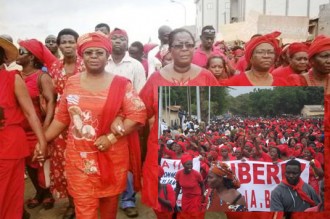 TOGO : Les femmes togolaises parent Lomé de rouge