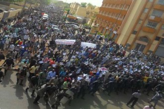 MALI: Grosse manifestation de soutien à  la junte à  Bamako