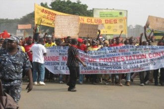Des Togolais marchent contre la CAF