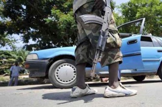 COTE D'IVOIRE: Des miliciens remettent leurs armes à  Daloa