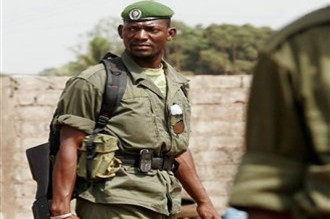 Les militaires prennent le pouvoir - Et si Lansana nous était toujours Conté !