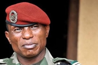 Certains responsables de la fonction publique devant le Capitaine Dadis