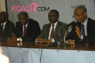  GUINÉE : LÂ’opposition face à  la presse : «  Nous sommes déçu des comportements de Monseigneur Albert Gomez »