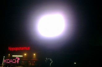 ABIDJAN: Le panneau qui aveugle les automobilistes et les policiers