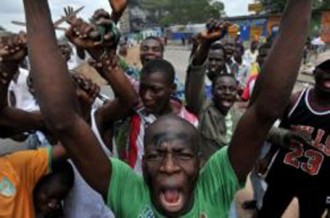 CRISE CI: Le 3eme bataillon d'Anyaman  tombe et les patriotes s'en prennent aux gendarmes à  Port Bouet