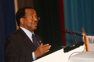 Paul Biya réélu pour cinq ans à  la tête de son parti, évoque le «chaos»  