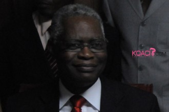 Donné pour mort, Pierre Mamboundou tient sur ses deux pieds.