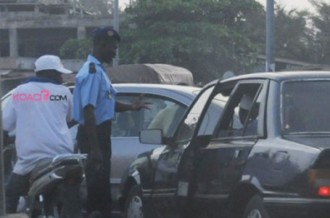 BENIN: Deux policiers mis aux arrêts pour rançonnement 