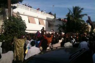 La Police encercle le domicile de Idrissa Seck et bloque ses militants