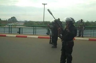 Couvre feu à  Port Gentil, arrestations et omniprésence militaire à  Libreville
