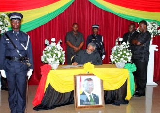 GHANA : Ce que Rawlings a écrit dans le livre de condoléance 