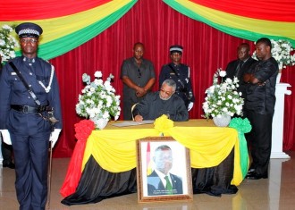 GHANA : Ce que Rawlings a écrit dans le livre de condoléance 