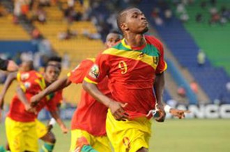 CAN 2012 : Alpha Condé promet 200 millions GNF pour chaque joueur du Syli en cas de victoire face au Ghana