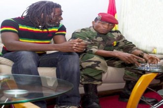 Tiken Jah Fakoly : « les guinéens doivent refuser de livrer Dadis aux occidentaux »