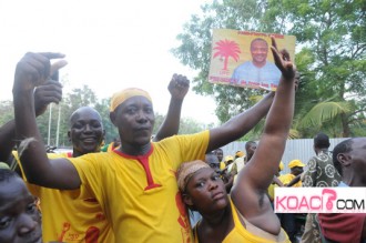 EXCLU: Des policiers embastillent des militants de lÂ’UFC