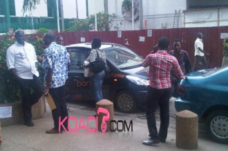 COTE D'IVOIRE : Quand on drague avec les voitures de service ! 