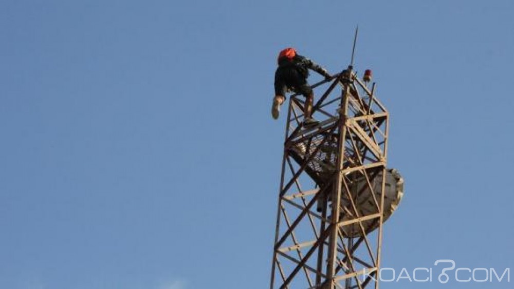 Maroc : Un criminel menace de sauter du haut d'un pylône à  Casablanca
