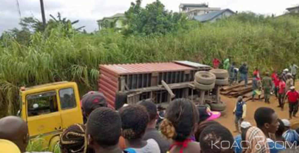 Cameroun : Bassa-Douala, 2 personnes meurent dans leur pick up, écrasées par un conteneur