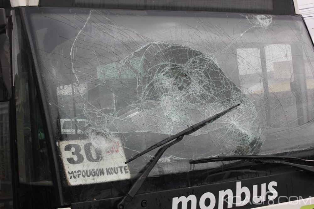 Côte d'Ivoire: Yopougon, les manifestants cassent les bus