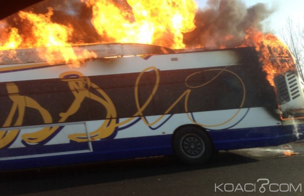 Afrique du Sud : Un bus attaqué au cocktail Molotov, deux morts et 34 blessés