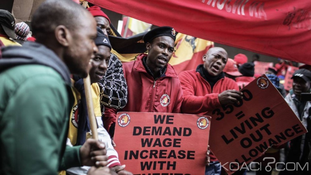 Afrique du Sud : Plus de 30 000 mineurs en grève pour réclamer une augmentation salariale