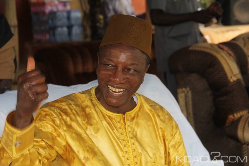 Guinée: Alpha Condé réélu au premier tour selon la Céni