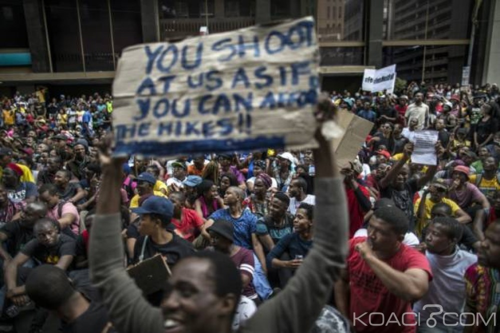 Afrique du Sud: Zuma cède à  la pression des étudiants hostiles à  l'augmentation des frais de scolarité