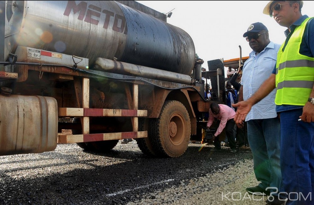Gabon: Ali Bongo visite le chantier de l'axe routier Mouila-Ndendé