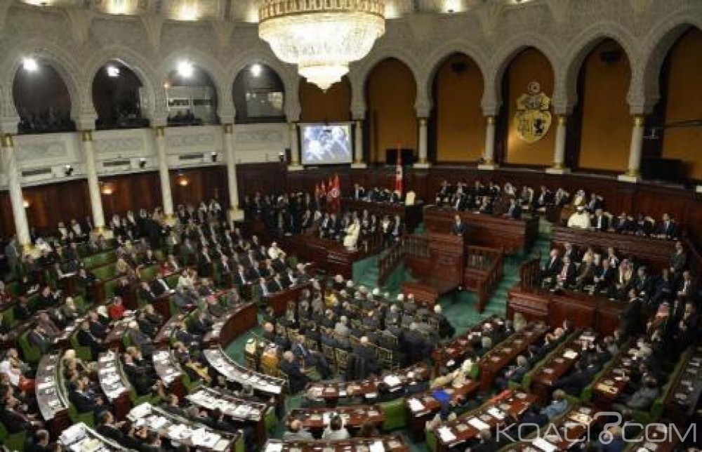 Tunisie: Démission en bloc de 32 députés du parti au pouvoir, Nidaa Tounès