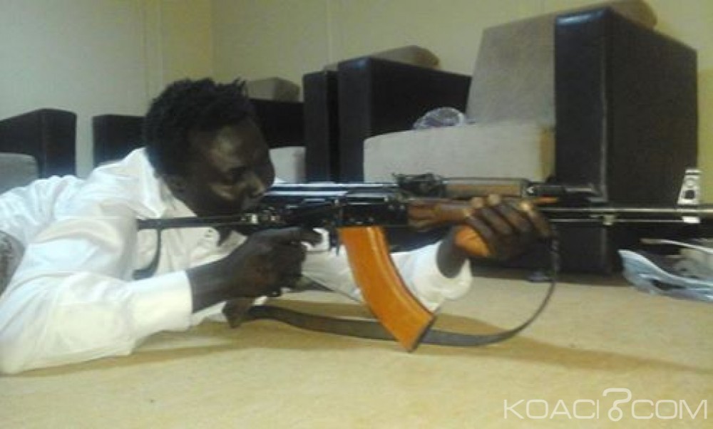 Sénégal: Le djihadiste Sénégalais Abdourahmane Mendy réapparaît avec une arme et expose son fils