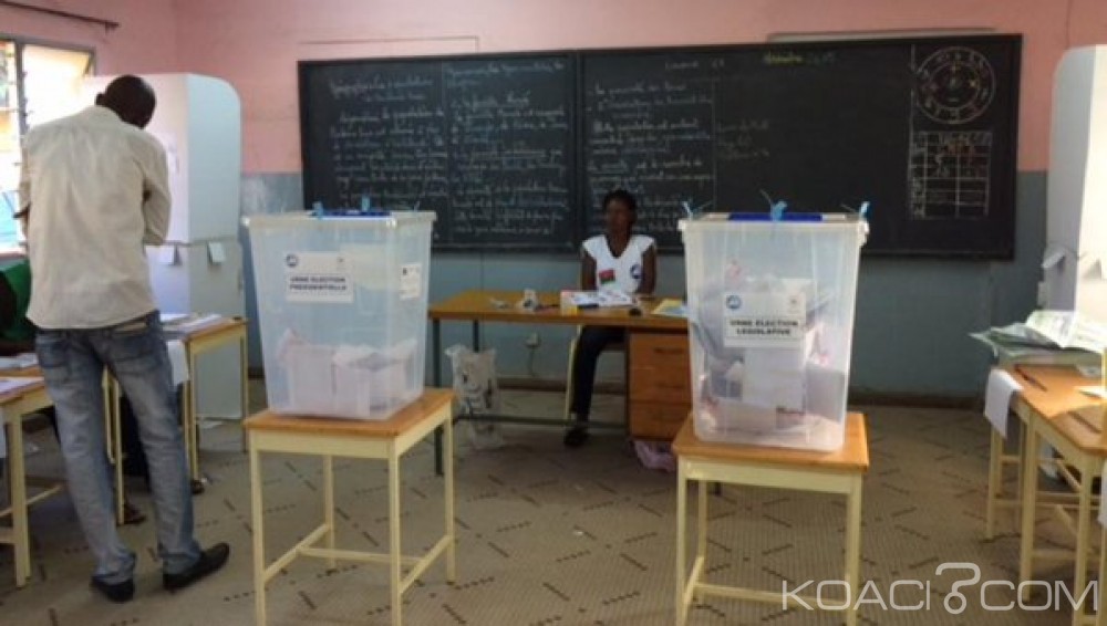 Burkina Faso: Quelques difficultés à  la mi-journée des élections couplées