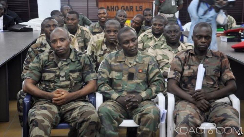 Nigeria : Peines de mort commuées en prison pour 66 soldats mutins