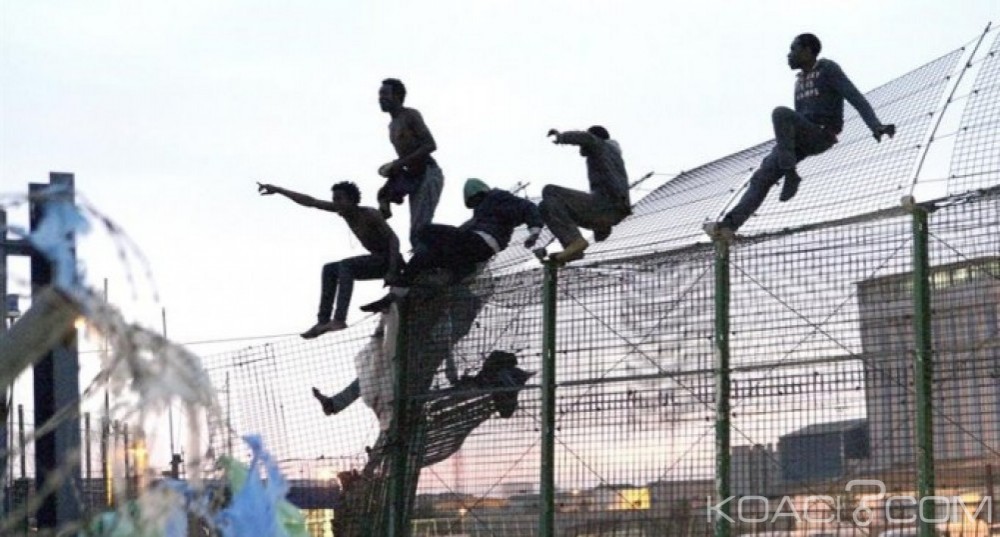 Maroc: Des centaines de migrants tentent de franchir la frontière pour l'Espagne