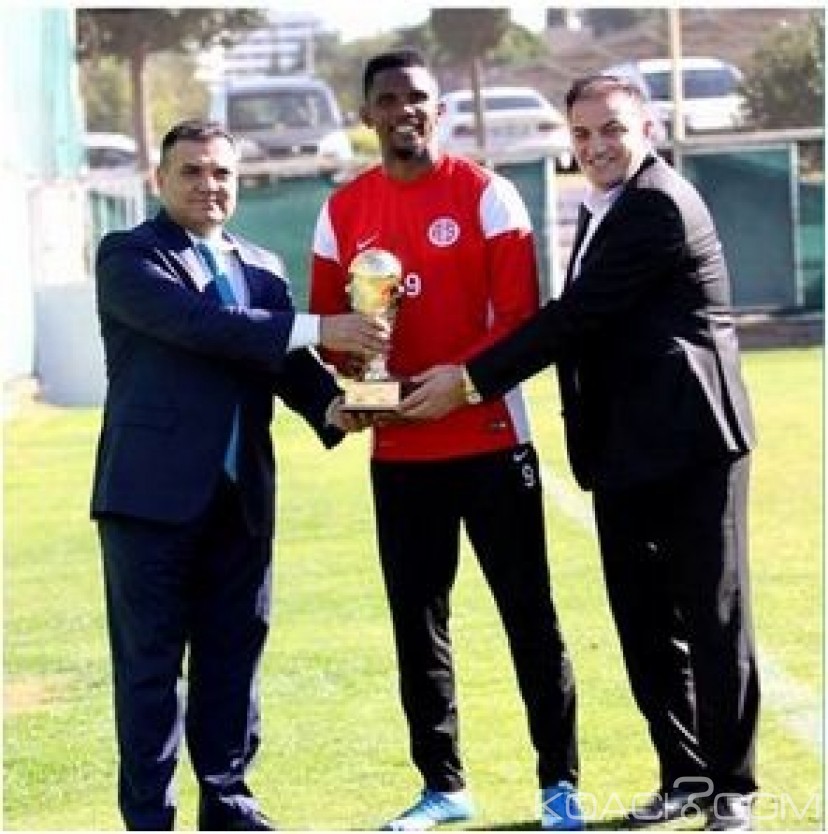 Cameroun: Awards, Samuel Eto'o reçoit le trophée du meilleur transfert en Turquie 2015