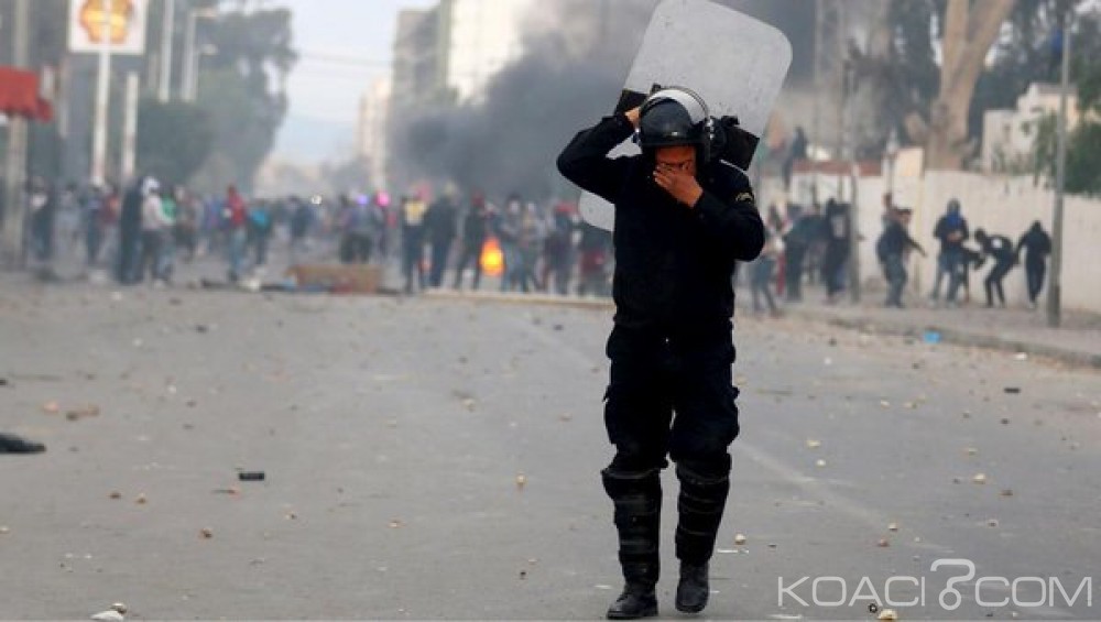 Tunisie:  Calme fugace après une nuit de couvre-feu, le gouvernement appelle à  la patience