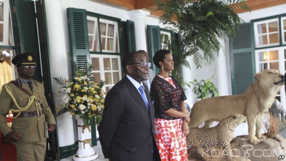 Zimbabwe: Robert Mugabe de retour à  Harare après de fausses rumeurs sur sa mort