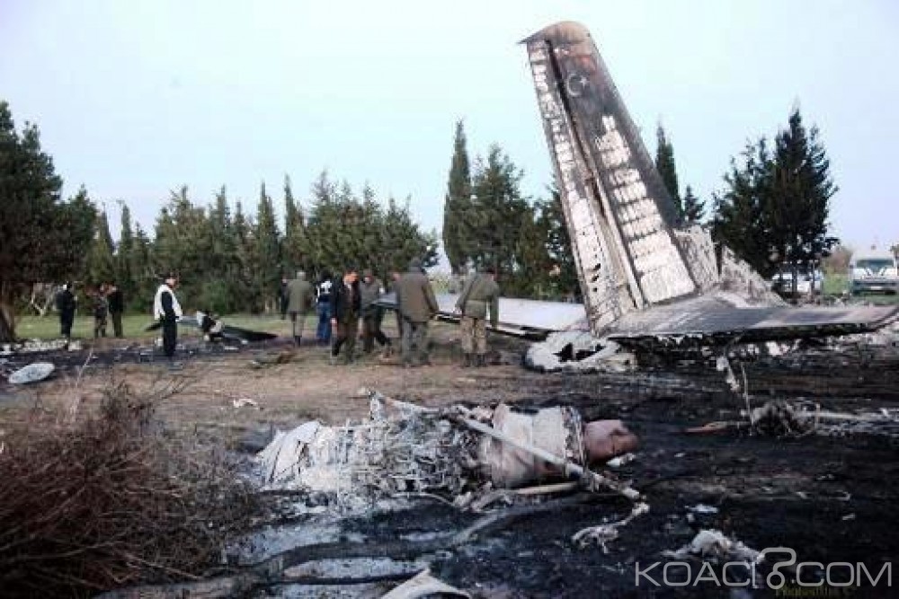 Libye: Un avion de combat s'écrase à  Derna après des raids contre l'EI