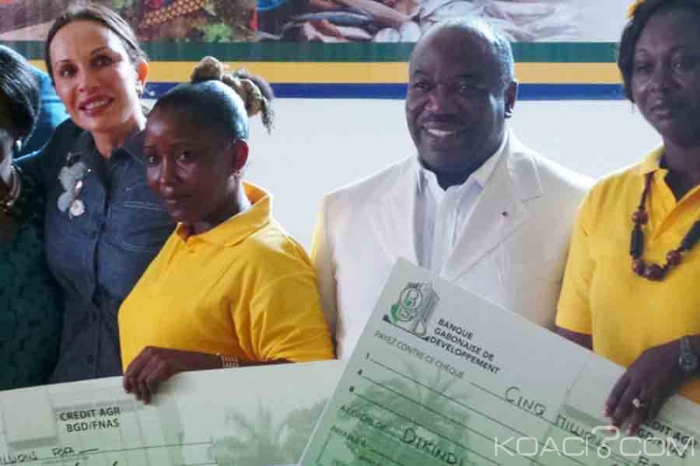 Gabon: Ali Bongo distribue l'argent public aux plus faibles à  Port Gentil
