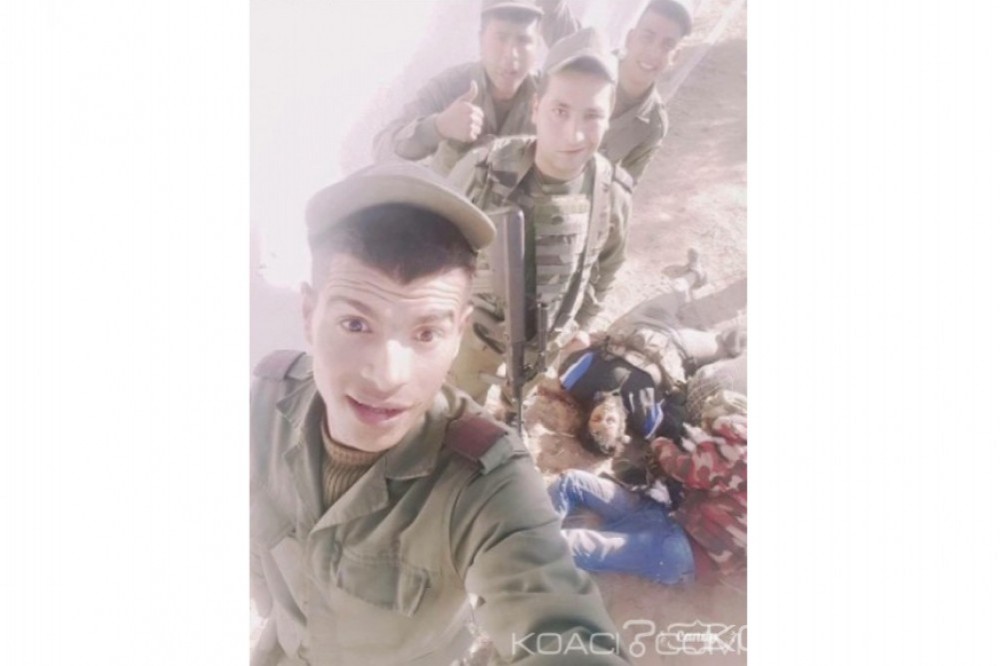 Tunisie: Des soldats se prennent en selfie avec les cadavres de terroristes