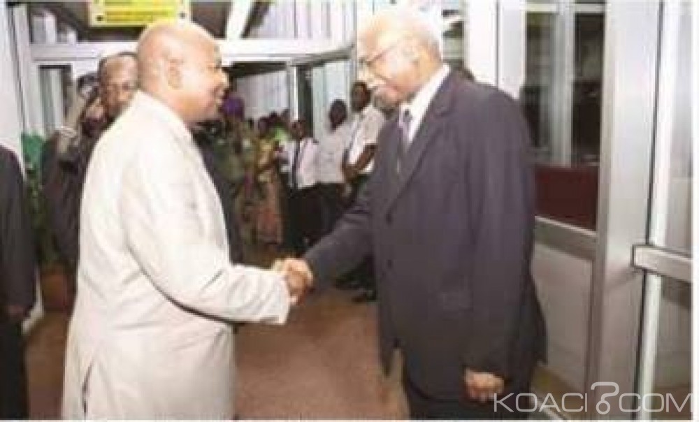 Centrafrique:  En route pour Paris, Touadera  reçu à  Yaoundé en l'absence de Biya